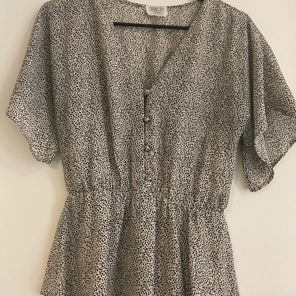 Black & white patterned short sleeve blouse top